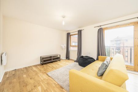 2 bedroom flat to rent - Photo 3