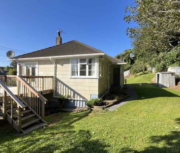 FAMILY HOME - GLENPARK AVE - Photo 4