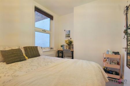 1 bedroom in a house share to rent - Photo 4