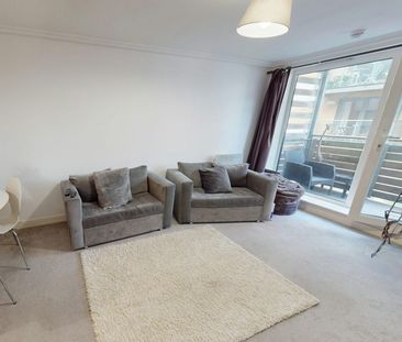 Flat to rent on - Photo 2