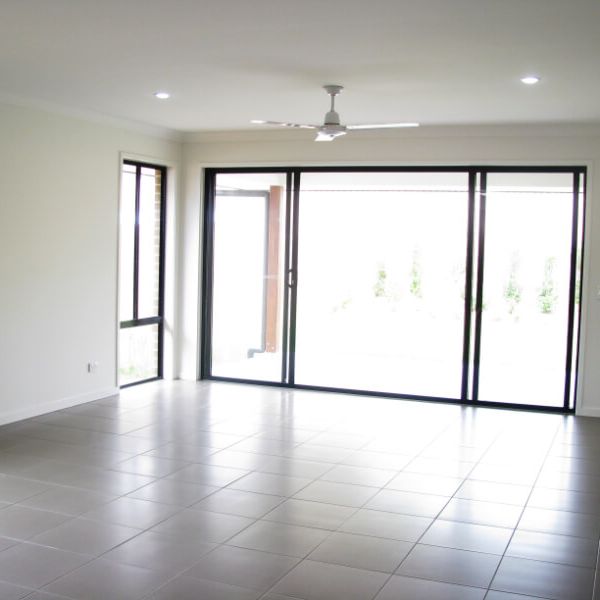 Family Home Conveniently Located Close to Parks, Schools, Shopping Centres - Photo 1