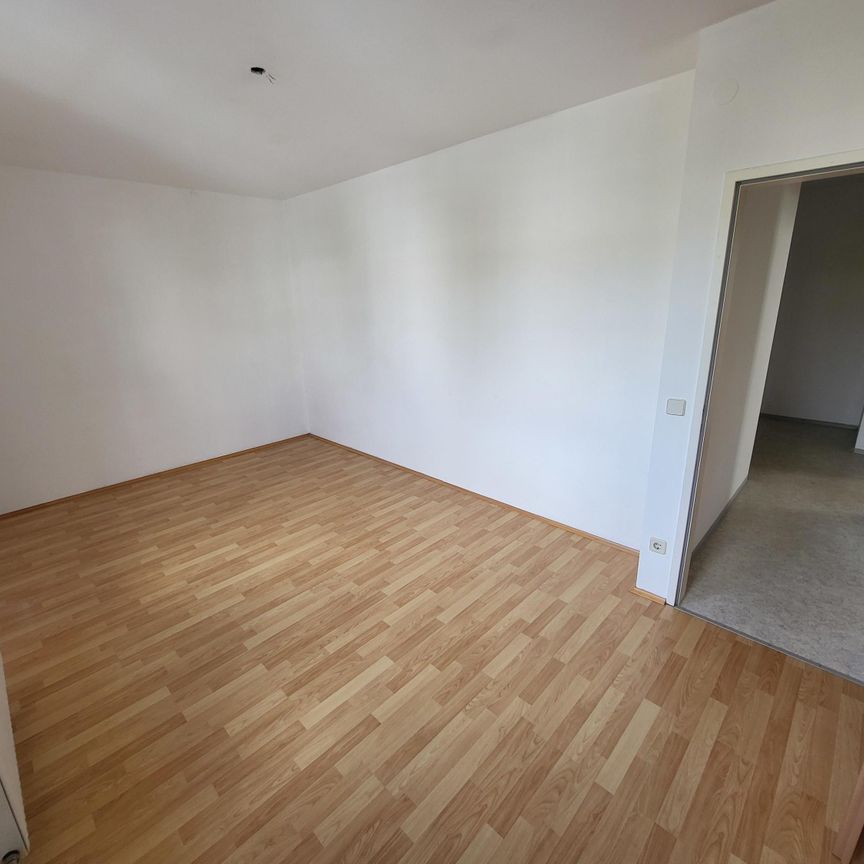 Schöne Wohnung mit Loggia und Parkplatz - Foto 1