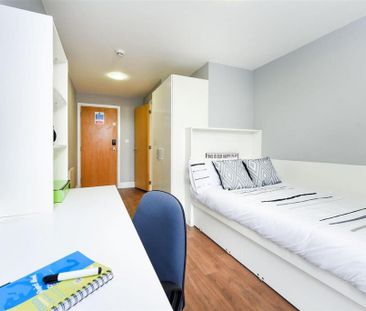 1 bedroom in a flat share to rent - Photo 4