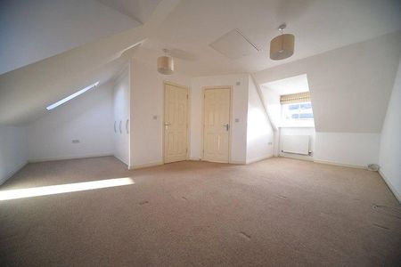 4 bedroom semi-detached house to rent - Photo 3