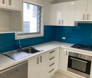 Modern two bedroom unit in sought after location. - Photo 3