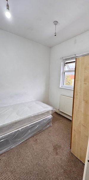 Room in a Shared House, Margery Terrace, E7 - Photo 1