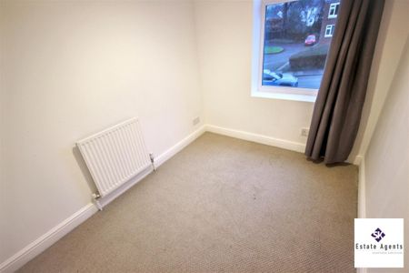 3 Bedroom House - End Terrace To Let - Photo 4