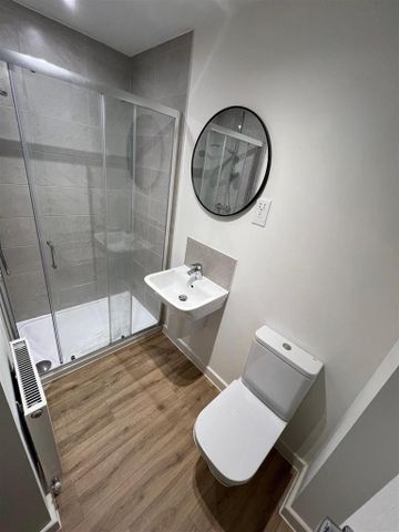 3 bedroom semi-detached house to rent - Photo 5