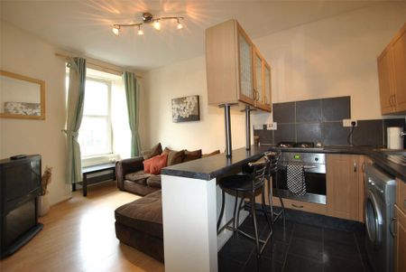 2 bedroom flat to rent - Photo 2