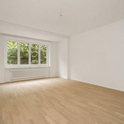 4.5-Zimmer-Wohnung mit vier Balkone im Zentrum von Biel zu vermieten - Foto 1