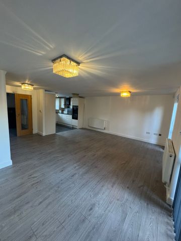 4 Bed Semi-Detached House, Woodside Grange Road, N12 - Photo 2