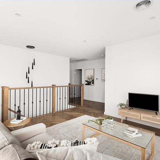 10 Dalveen Road, Ivanhoe VIC 3079 - Photo 1