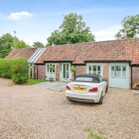 If you are a family or couple looking for an immaculately presented 3 bedroom house to rent in the Downend area, with off street parking and stunning rear garden, then this could be the property for you. Please contact us for more details… - Photo 4