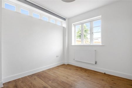 Newly refurbished one bedroom apartment with its own private front door and good size garden. - Photo 2