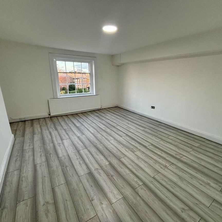 Flat 2 The Elms - Photo 1