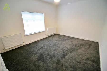 2 bedroom end of terrace house to rent - Photo 2