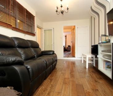 4 bedroom terraced house to rent - Photo 2