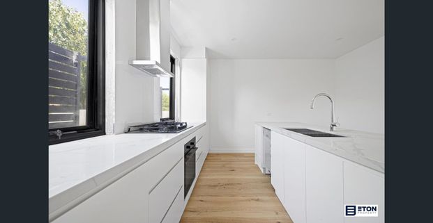 A renters dream! - Photo 1