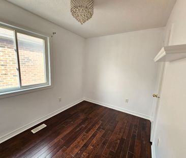 For Lease - 30 Hiram Johnson Road, Whitchurch-Stouffville, Ontario - Photo 3