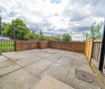Room in a Shared House, Capstone Road, BR1 - Photo 6