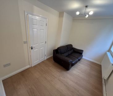 1 bed Apartment - To Let - Photo 2