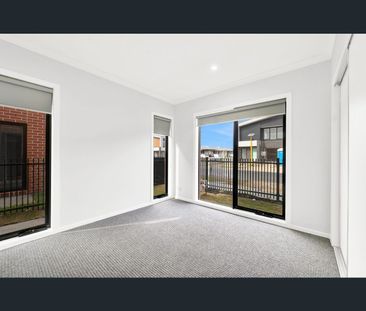 28 Ravida Wy, Mickleham, Vic 3064 - Photo 2