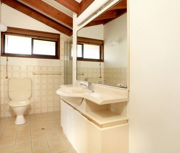 13 Kallaroo Crescent, Ashmore QLD 4214 - House For Rent | Domain - Photo 1