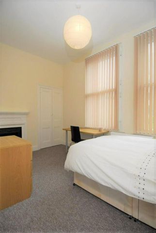 10 bedroom flat to rent - Photo 2