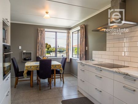 Tidy 3 Bedroom home in Whakatane CBD - Photo 5