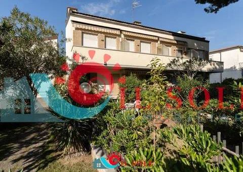 Trilocale via Degli Oleandri, 32, Tirrenia, Pisa