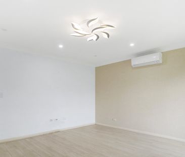 4 Papeete Avenue, Lethbridge Park NSW 2770 - House For Rent | Domain - Photo 3