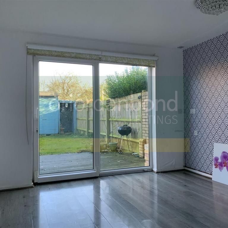 4 bedroom terraced house to rent - Photo 1
