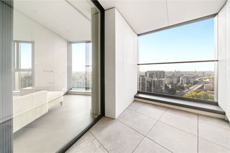 A modern and bright three double bedroom, two bathroom twentieth floor apartment located within a luxury new build development just opposite Edgware Road tube station. EPC rating: B - Photo 4