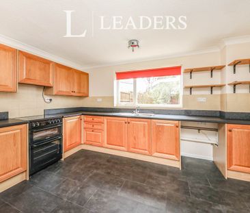 3 bedroom house to rent Desmond Drive, Norwich, NR6 - Photo 6