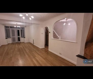 3 bedroom terraced house to rent - Photo 3