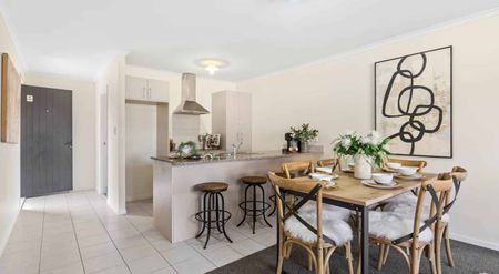 Beautiful Warm 3 Bedroom Home - Photo 5