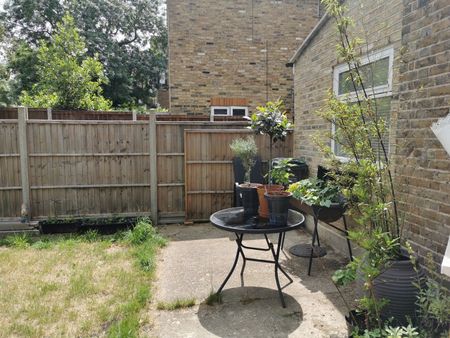 Room in a Shared Flat, Bromley Road, SE6 - Photo 5