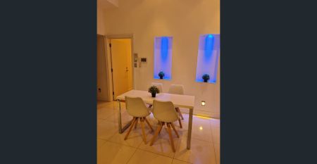 242A Rundle Street: Penthouse-Style Living in 3-Bed Apartment - Photo 5