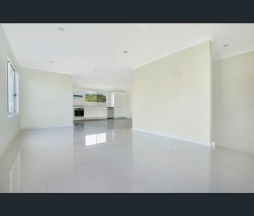 1/166 Shearwater Dr, Lake Heights, NSW 2502 - Photo 3