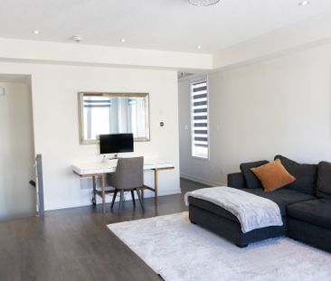 For Lease - 206 Huguenot Road, Oakville, Ontario - Photo 1