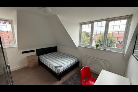 Room in a Shared Flat, Chesterfield Court, NW11 - Photo 2
