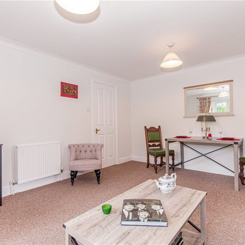 This two bedroom ground floor apartment is located less than a mile from Oxford Parkway. This property is offered furnished, available from 05.01.2026. - Photo 1