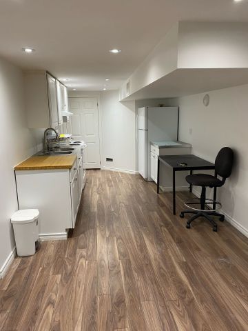 For Lease - 560 Heman Street, Newmarket, Ontario - Photo 4