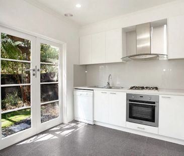 Unit 4/5 Bundalohn Court, St Kilda. - Photo 3