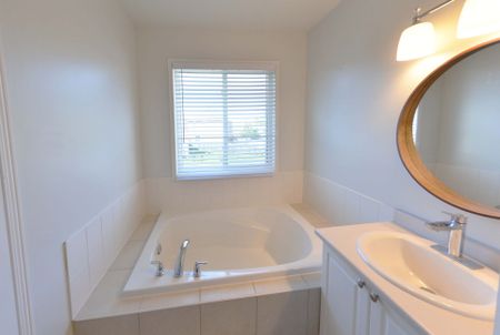 For Lease - 977 Kennedy Circle, Milton, Ontario - Photo 5