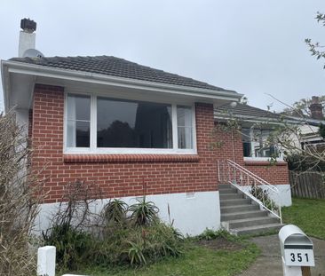 RENOVATED 3-BEDROOM KARORI HOME! - Photo 3