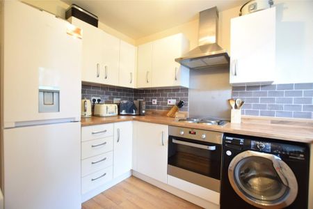 2 bedroom semi-detached house to rent - Photo 4