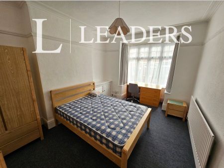 4 bedroom terraced to rent Stoneleigh Road, Kenilworth, CV8 - Photo 4