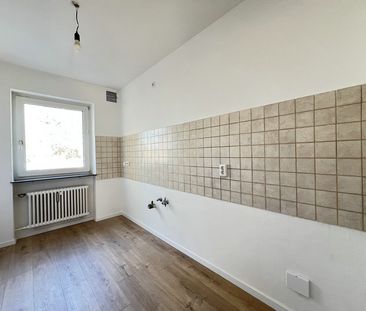 Renovierte 2-Zimmer-Wohnung mit schöner Loggia und Blick ins Grüne - Foto 1