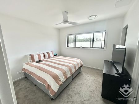 3-bed family townhouse home - Double Garage - Photo 5
